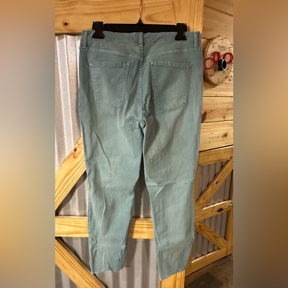 Nine West Women’s Stretch Jeans. Sage Green/blueish color. Size 8